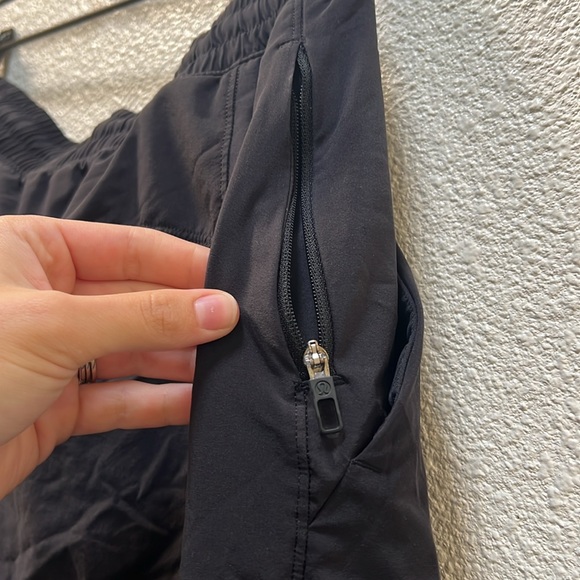Lululemon Pace Breaker Out Of Mind Liner 9" Black Sz Large minor flaw in front - Picture 5 of 9